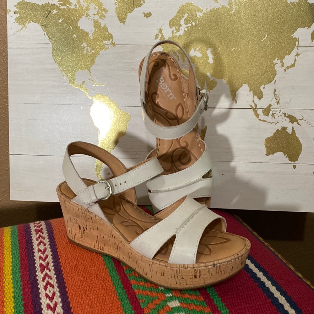 Born wedge Sandal
